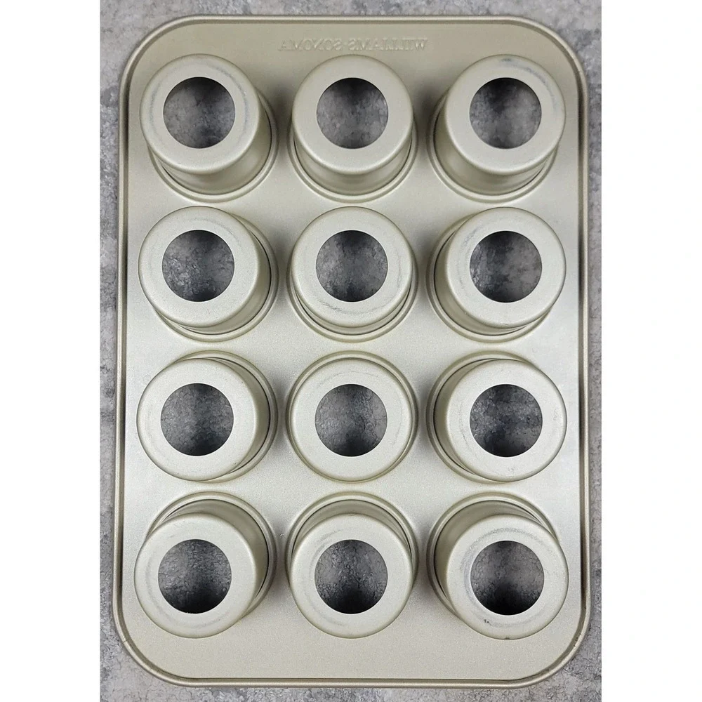 Williams-Sonoma Goldtouch Pro Nonstick Cupcake/ Muffin Pan 12 Well